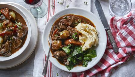 Slow cooker beef bourguignon