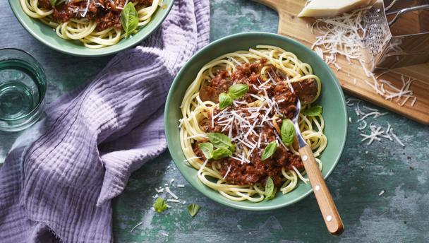 Easy Slow Cooker Spaghetti Bolognese Recipe - BBC Food