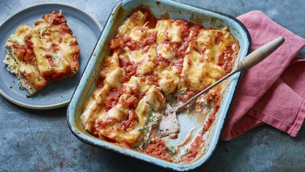 Spinach and ricotta cannelloni recipe - BBC Food