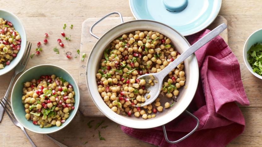 Anardana chana (pomegranate and chickpea curry)