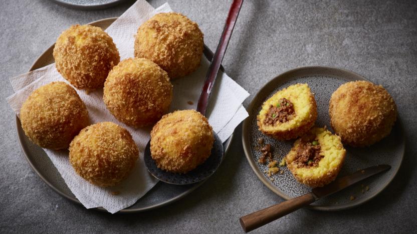 Arancini with ragu (arancine al ragù)