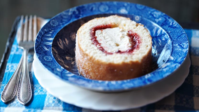 Ice Cream Swiss Roll Cake (Arctic Roll) - Culinary Ginger