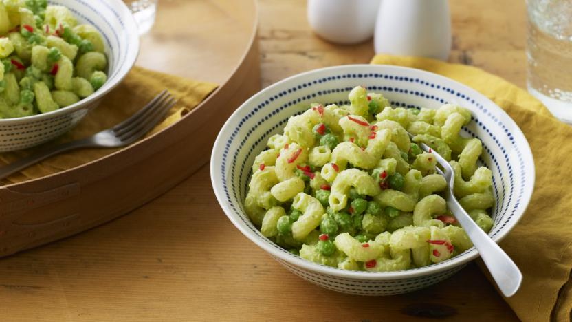 Avocado pasta with peas and mint 