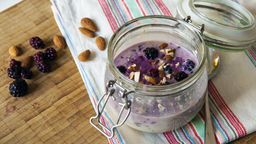 Blackberry crumble overnight oats