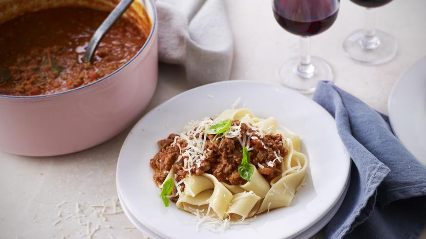 Bolognese ragù with pappardelle 