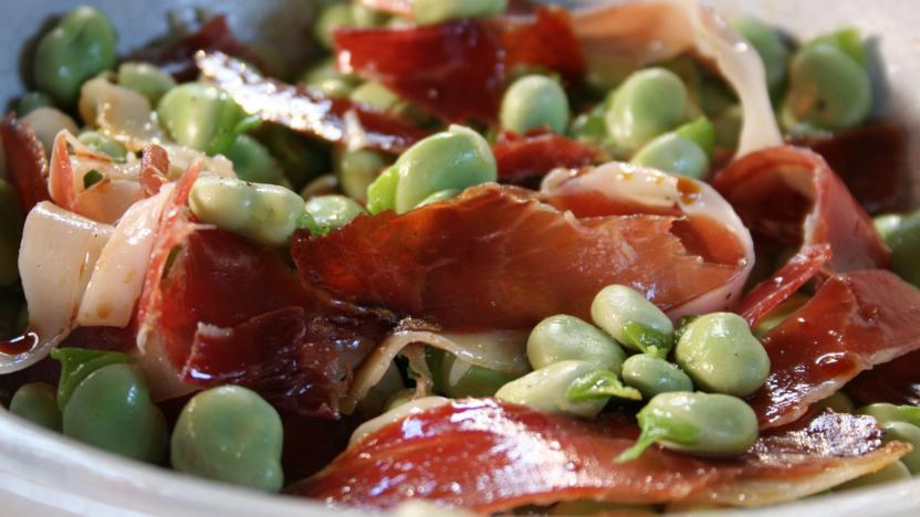 Broad beans with jamon Ibérico