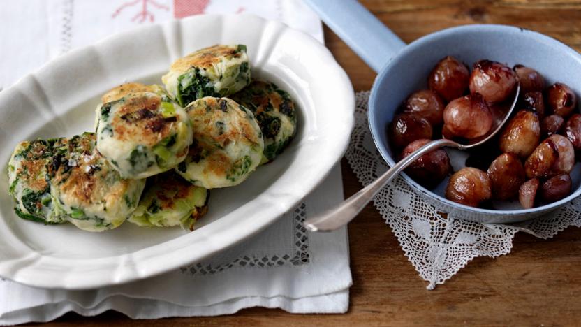 Bubble cakes with caramelised shallots