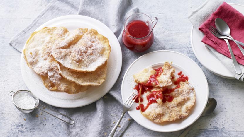 Buñuelos with apple and raspberry purée