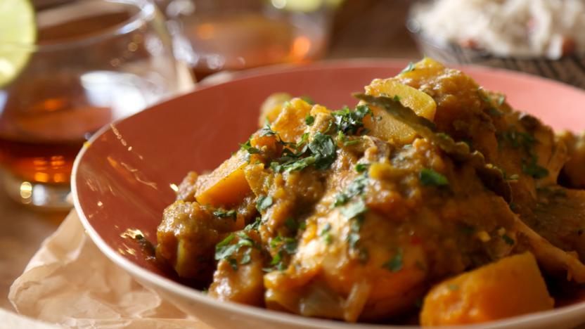 https://ichef.bbci.co.uk/food/ic/food_16x9_832/recipes/caribbean_chicken_and_44098_16x9.jpg