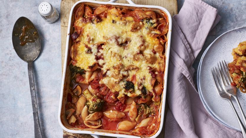 Cheesy chorizo, tomato and broccoli pasta bake