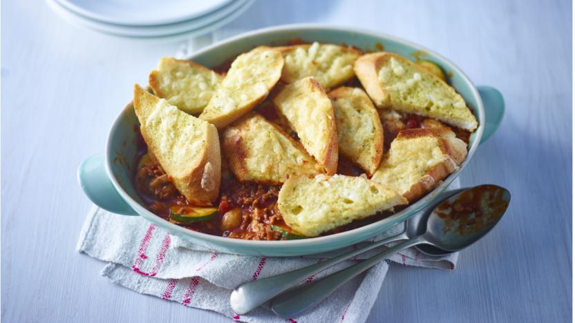 Cheesy garlic bolognese beef pie