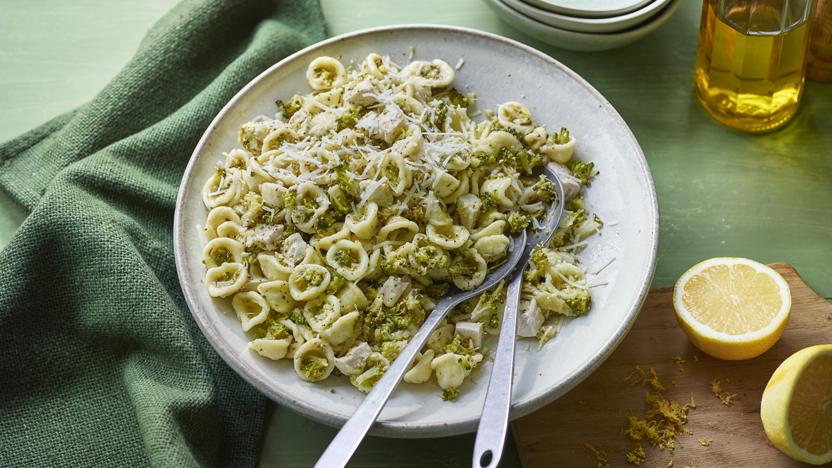 Chicken and broccoli pasta 