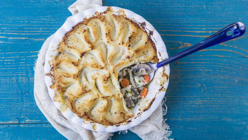 Chicken, leek and mushroom pie with cauliflower mash topping