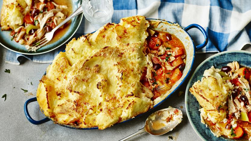 https://ichef.bbci.co.uk/food/ic/food_16x9_832/recipes/chicken_parmentier_25434_16x9.jpg