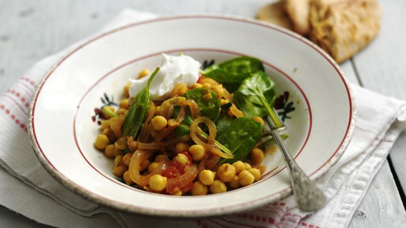 Chickpea stew with tomatoes and green chilli