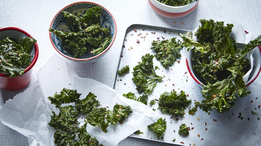 Chilli and garlic-spiced kale crisps