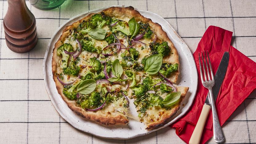 Chilli broccoli pizza