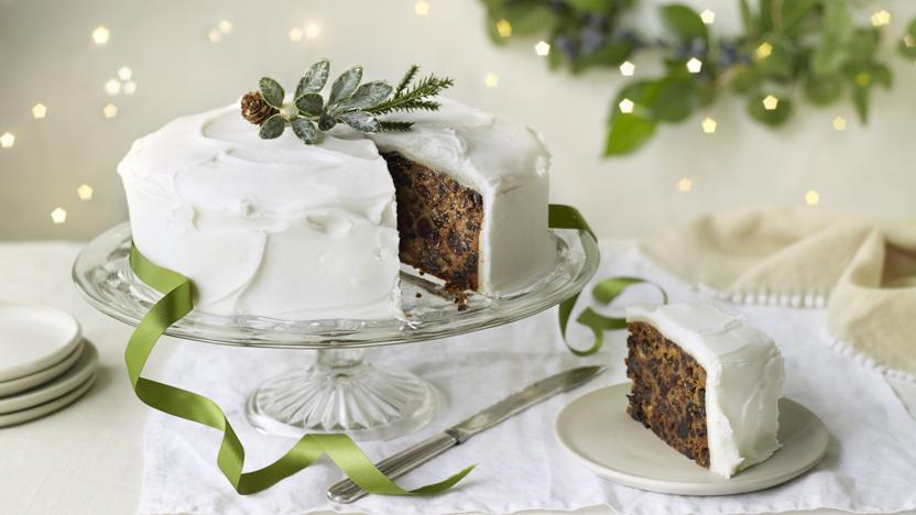 Mary Berry S Classic Christmas Cake Recipe Bbc Food