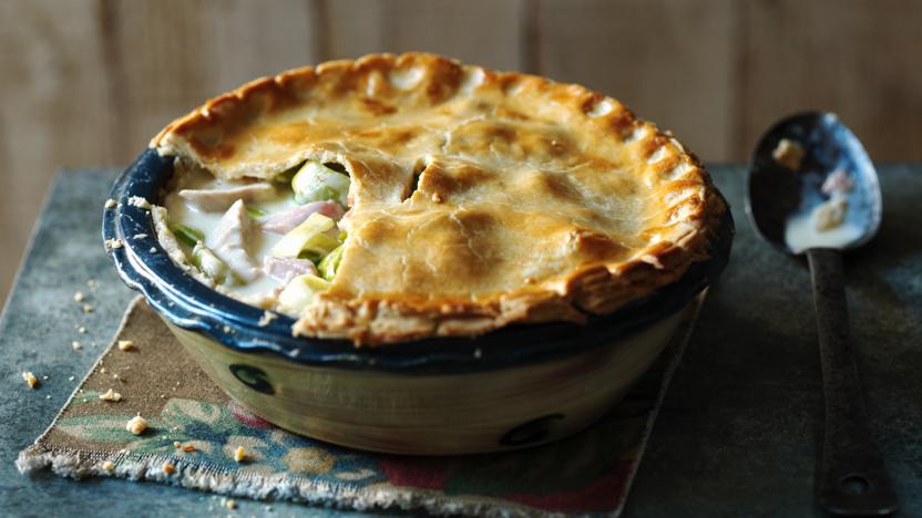 Hairy Bikers' creamy chicken, ham and leek pie