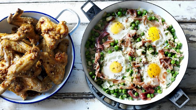 Fried chicken wings with braised peas