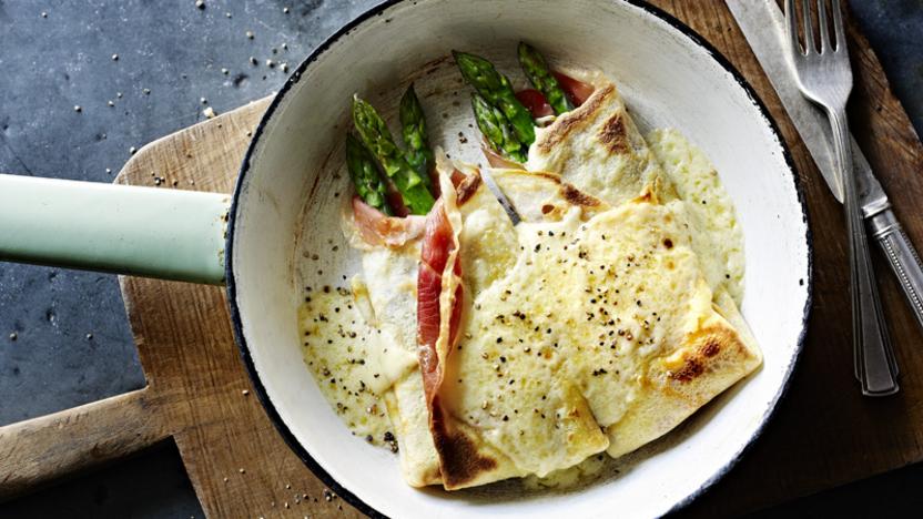 Pancakes with Parma ham and asparagus