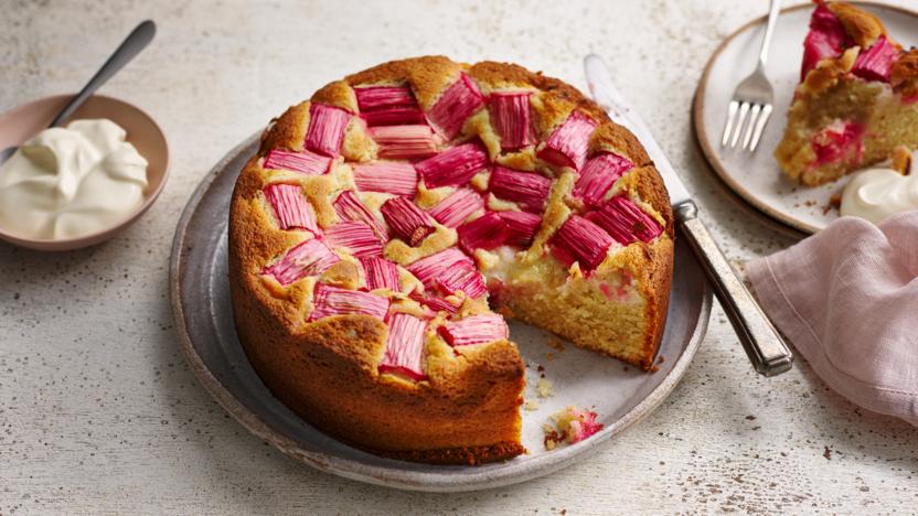 Easy rhubarb cake 