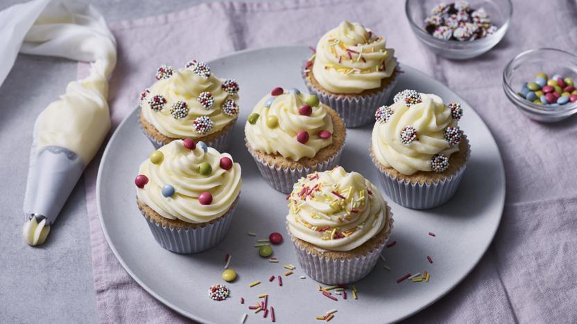 Raspberry and cream cupcakes recipe - BBC Food