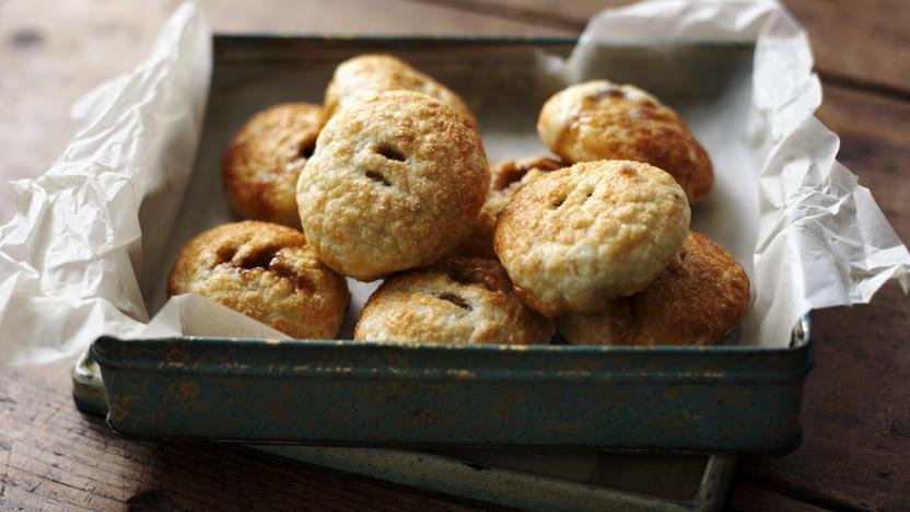 How to make eccles cakes