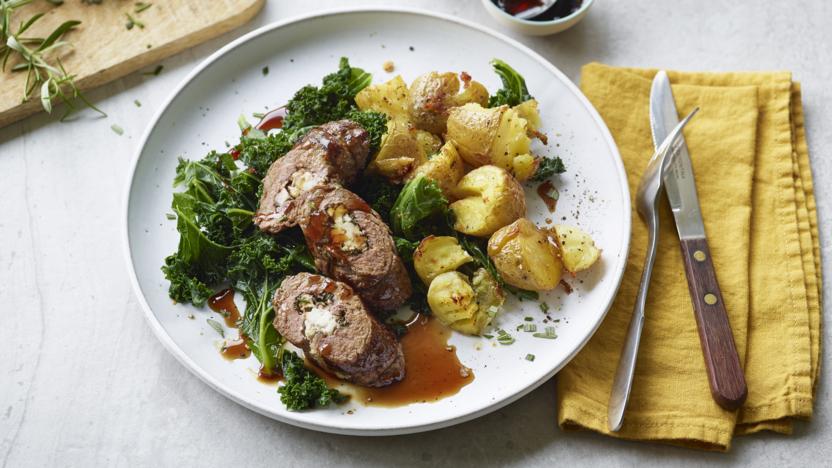 Feta-stuffed lamb with fried potatoes