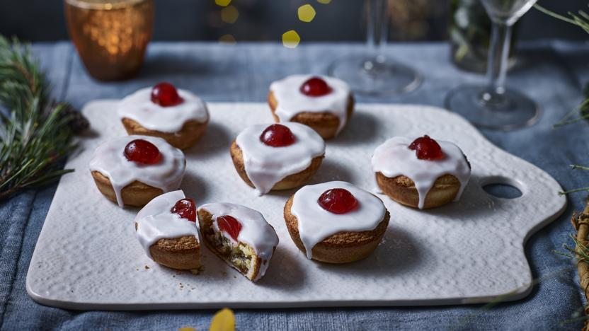 Iced mince pies