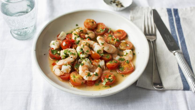 Jumbo prawns with tomatoes and garlic 