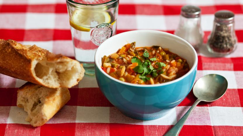 Kids’ minestrone soup 