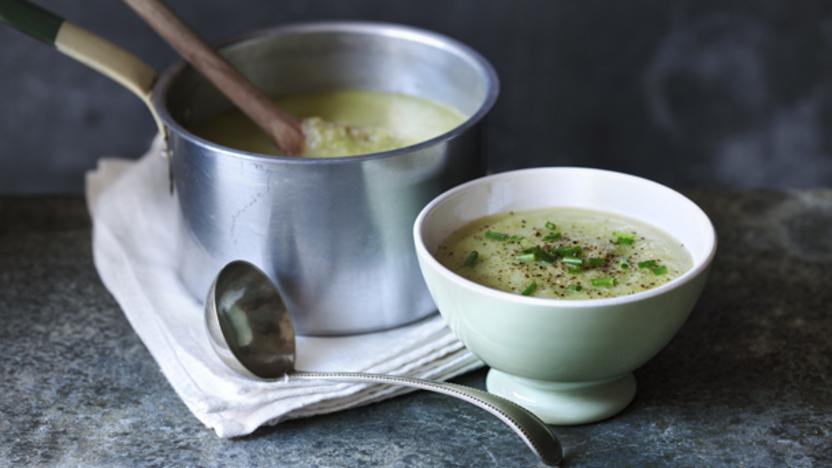 Healthy leek and potato soup