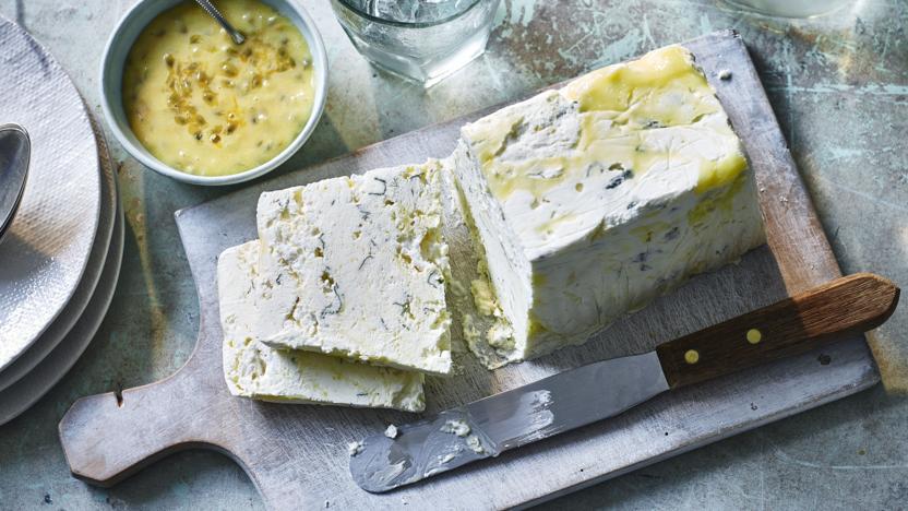 Lemon meringue ice cream with lemon balm