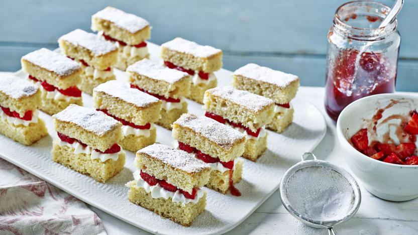 Individual Victoria sponge cakes | Tesco Real Food