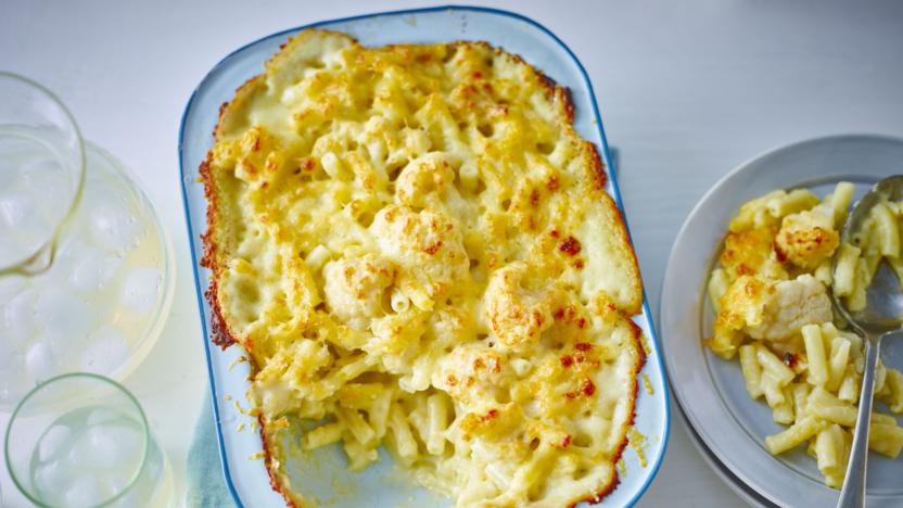 Macaroni cauliflower cheese 