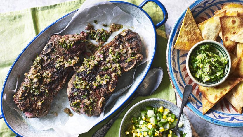 Marinated ribs with tomatillo salsa, guacamole and tortilla chips