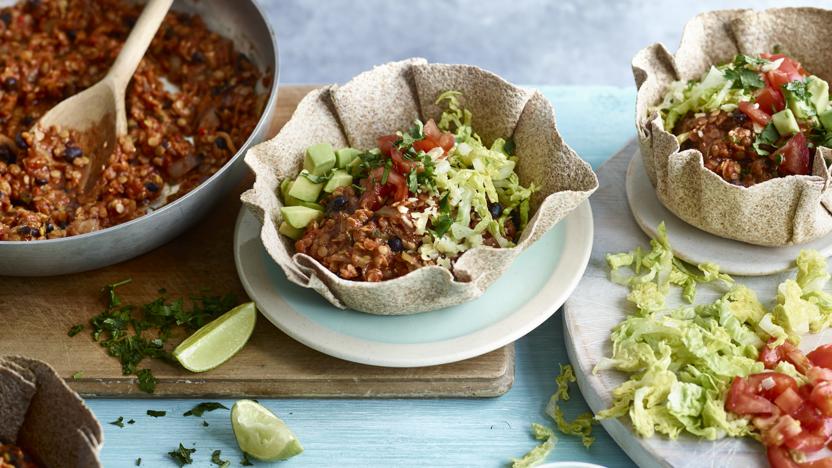 Veggie chilli tortilla baskets