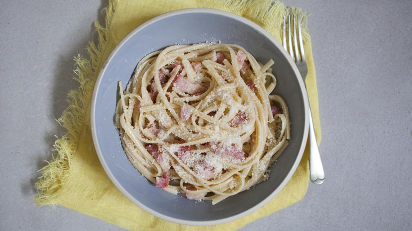 Spaghetti carbonara with garlic bread recipe - BBC Food
