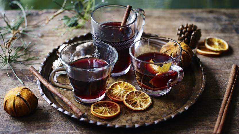 Hot mulled deals wine