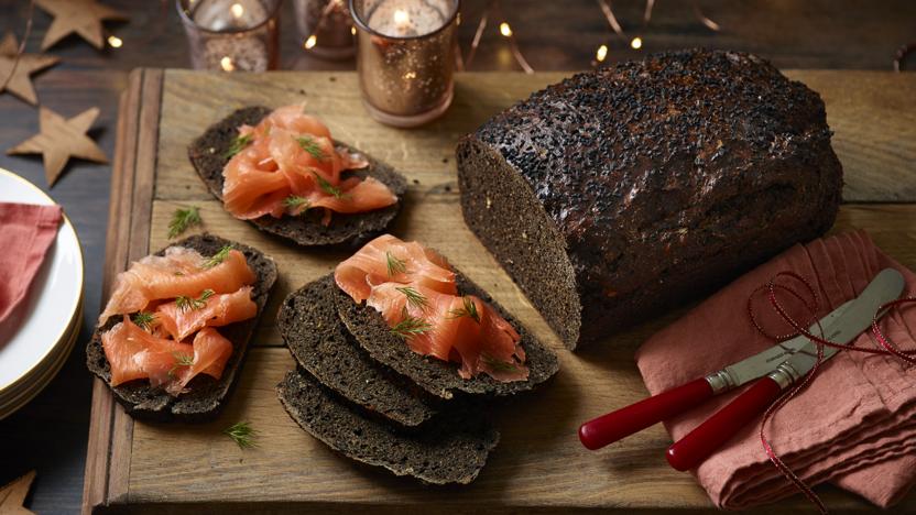 No-knead black bread 