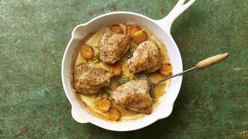 One-pan chicken with ginger and apricots