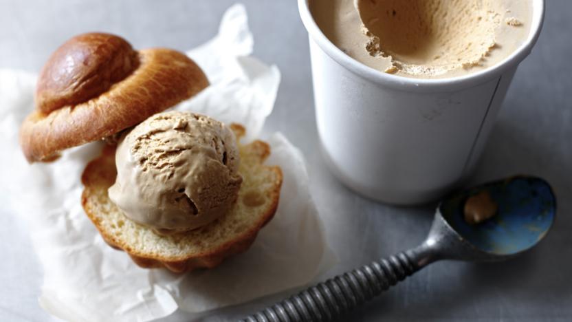 One-step no-churn coffee ice cream