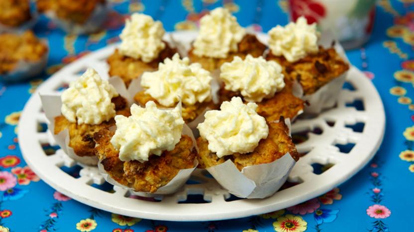 Parsnip, apple and raisin mini-muffins