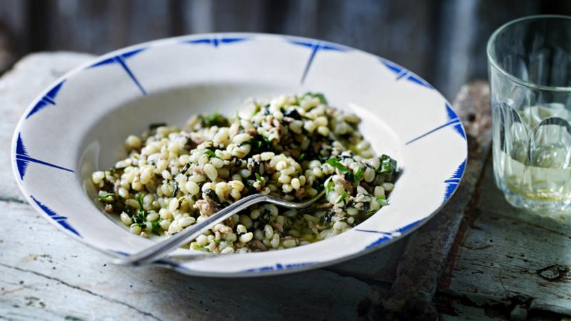 Pearl barley with spinach and pork mince