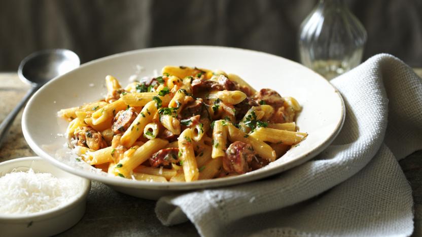 Penne with tomatoes, chorizo and cream