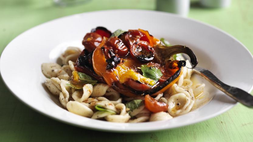 Pepper, tomato and basil pasta