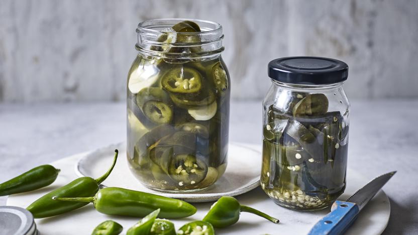 Pickled jalepeño chillies