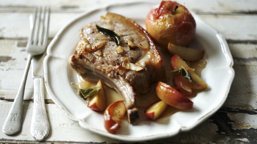 Pork chops with apples and cider