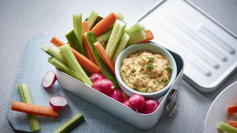 Red lentil hummus with vegetable crudités